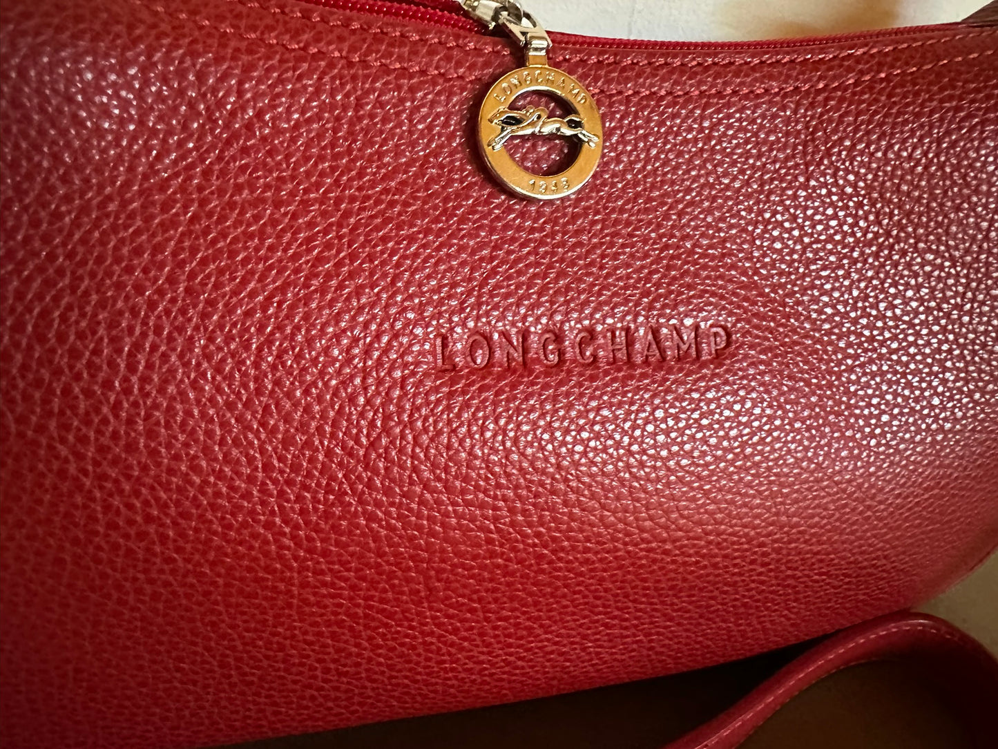 Sac Longchamp bandoulière rouge - Le Foulonné.