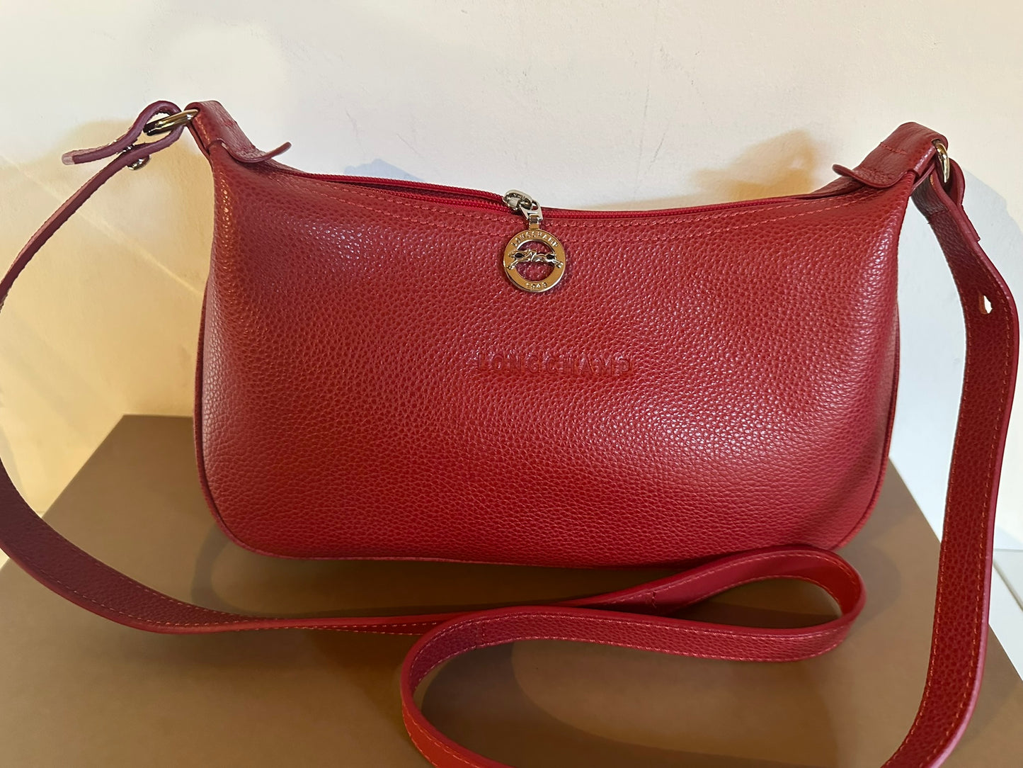 Sac Longchamp bandoulière rouge - Le Foulonné.