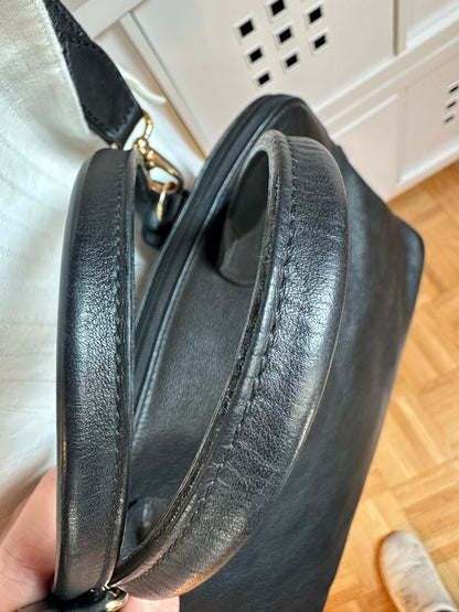 Sac Longchamp "Le Foulonné" en cuir noir.