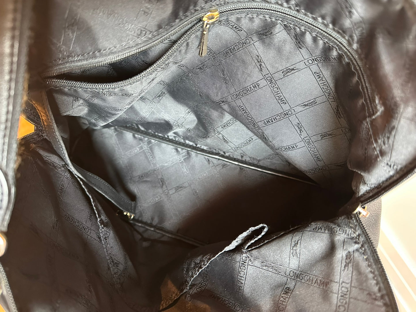 Sac Longchamp "Le Foulonné" en cuir noir.