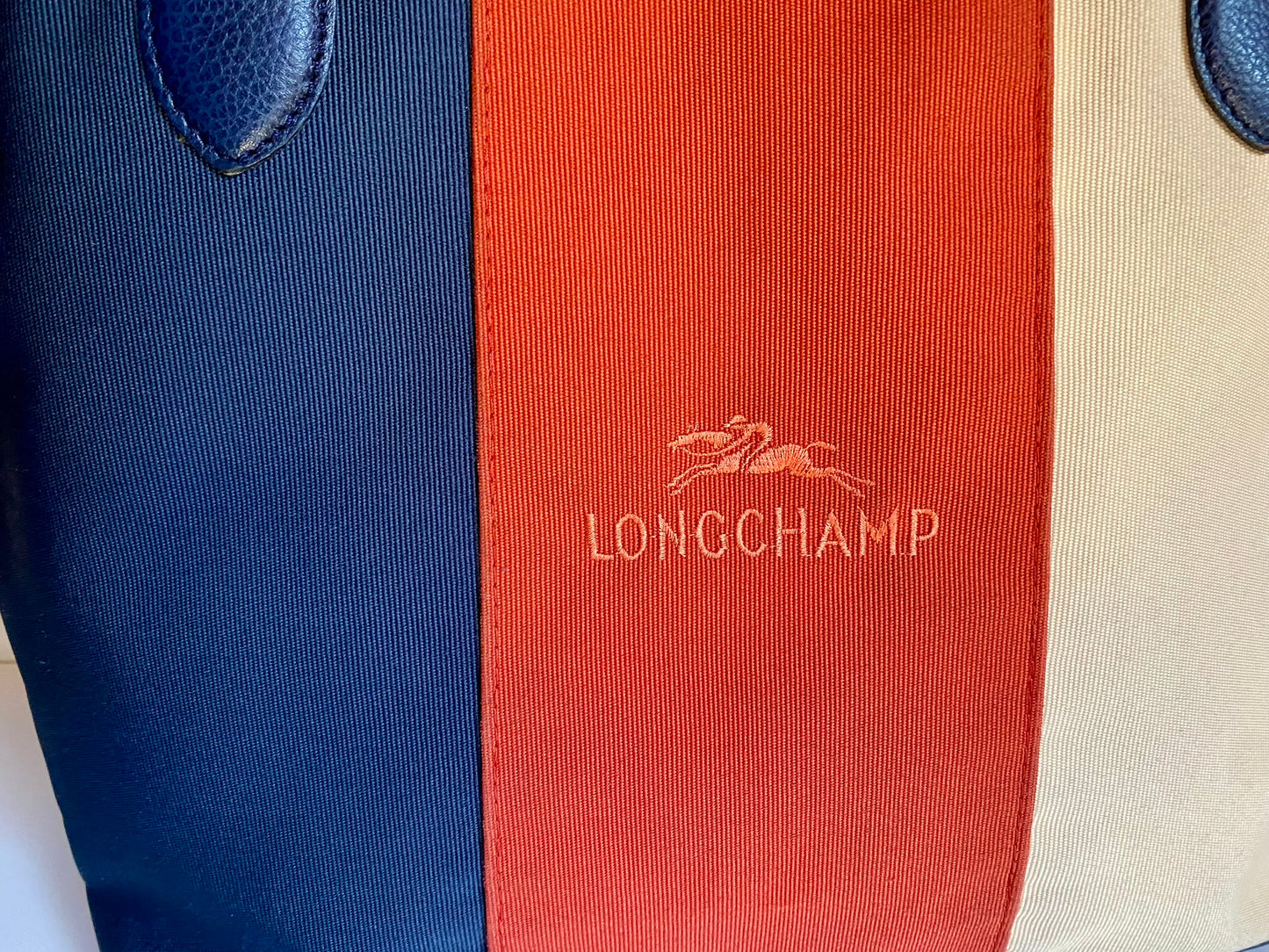 Longchamp Dreifarbige Tragetasche aus Canvas & Leder.