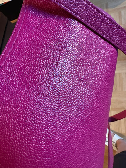 Sac Longchamp bandoulière framboise - Le Foulonné.