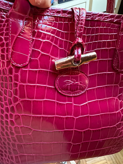 Longchamp Sac Roseau effet croco Framboise.