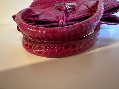 Longchamp Sac Roseau effet croco Framboise.