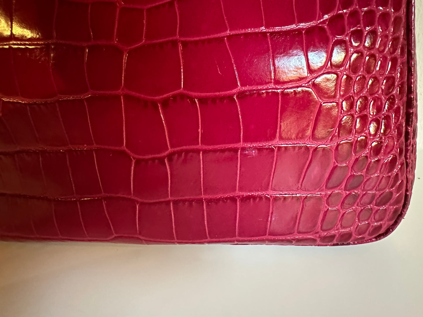 Longchamp Sac Roseau effet croco Framboise.