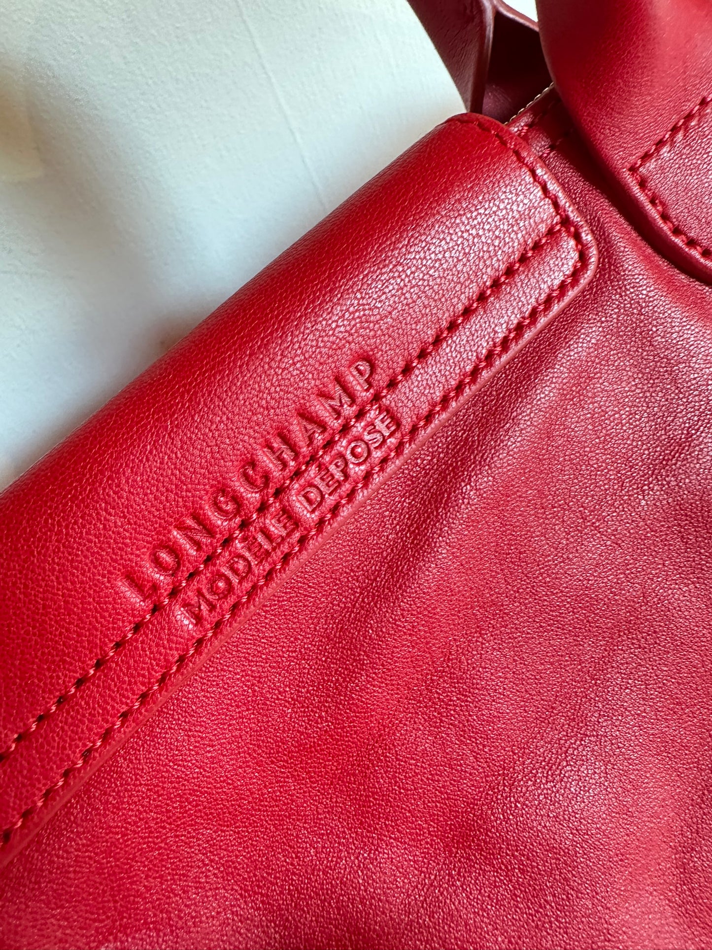 Sac Longchamp "Le Pliage Cuir" - Rouge Cerise - Neuf