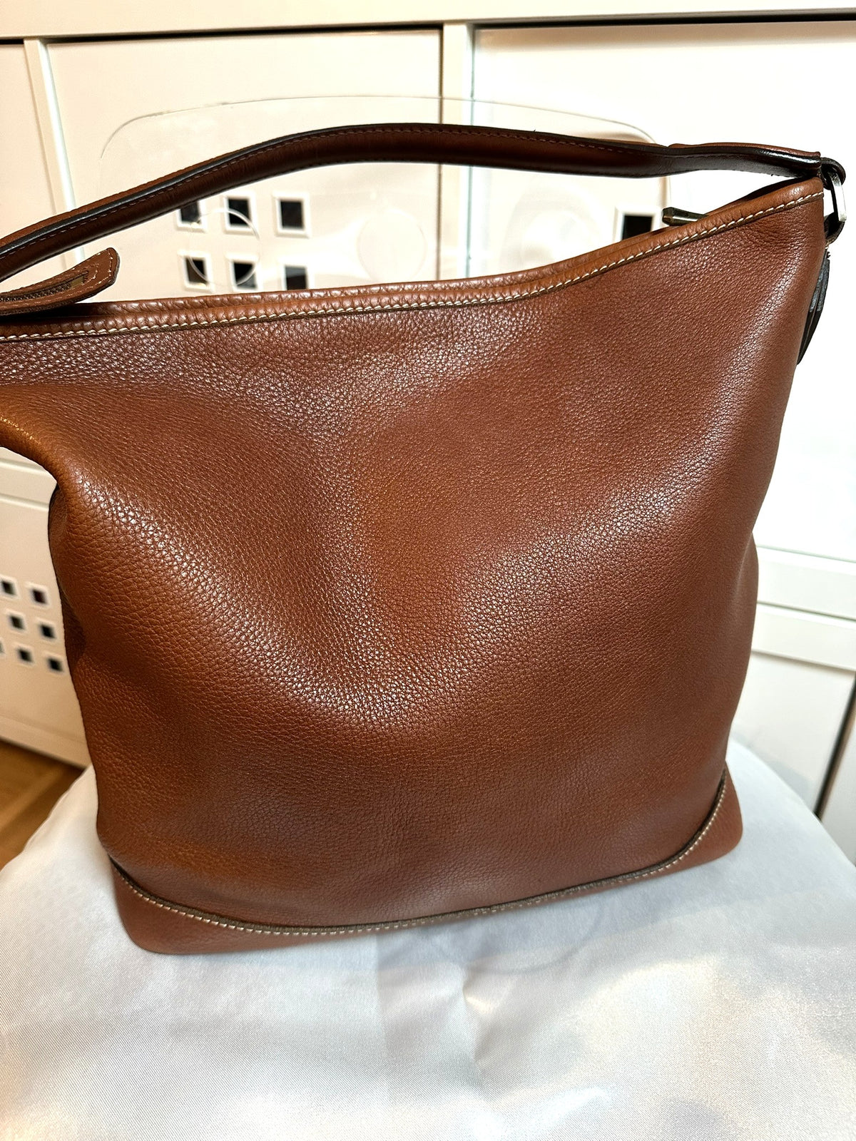 Longchamp "Légende Sport" Beuteltasche im Hobo-Stil aus cognacfarbenem Leder