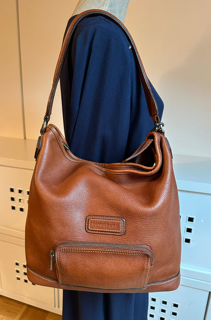Longchamp "Légende Sport" Beuteltasche im Hobo-Stil aus cognacfarbenem Leder
