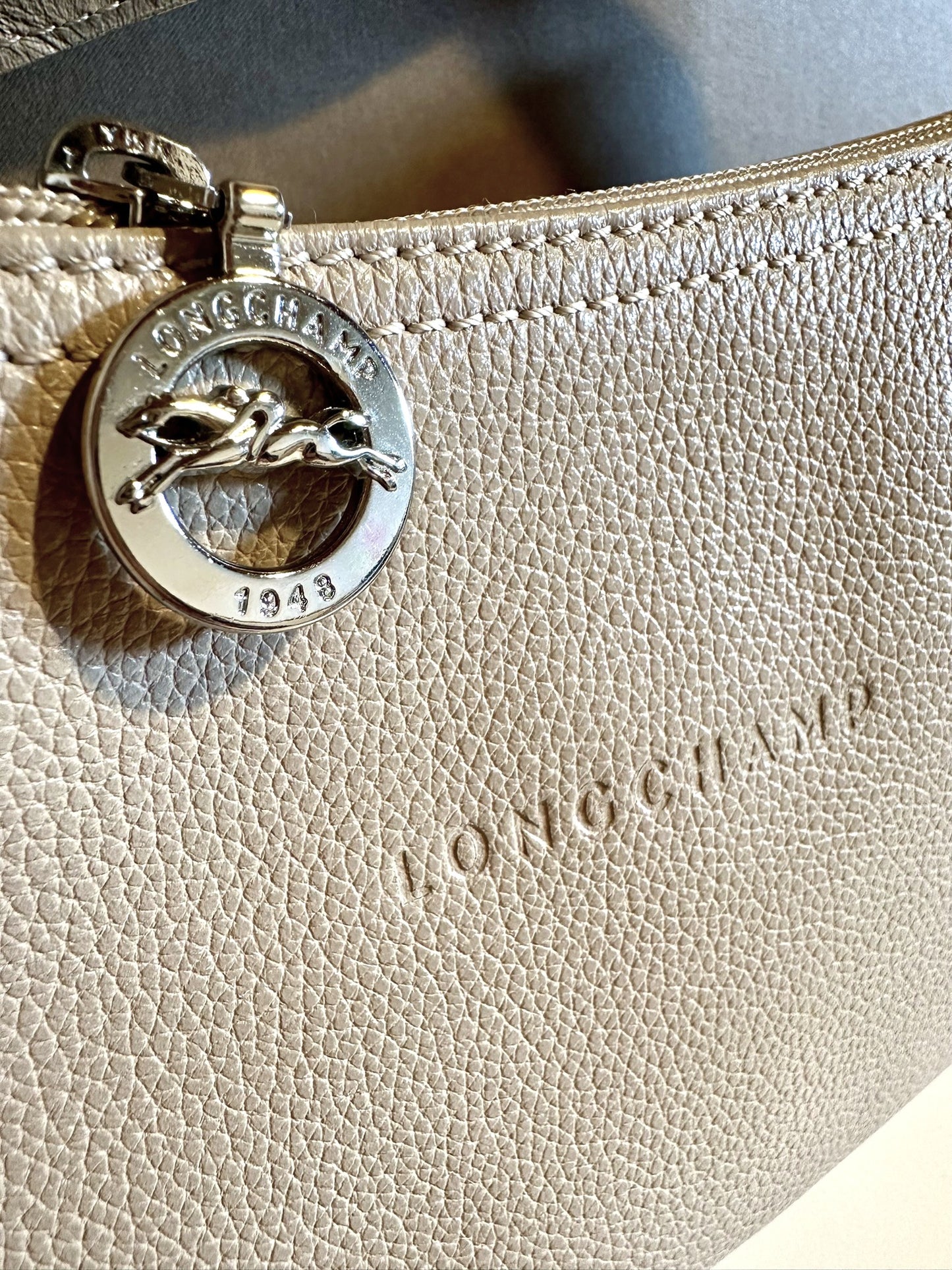 Sac Longchamp bandoulière beige - Le Foulonné.
